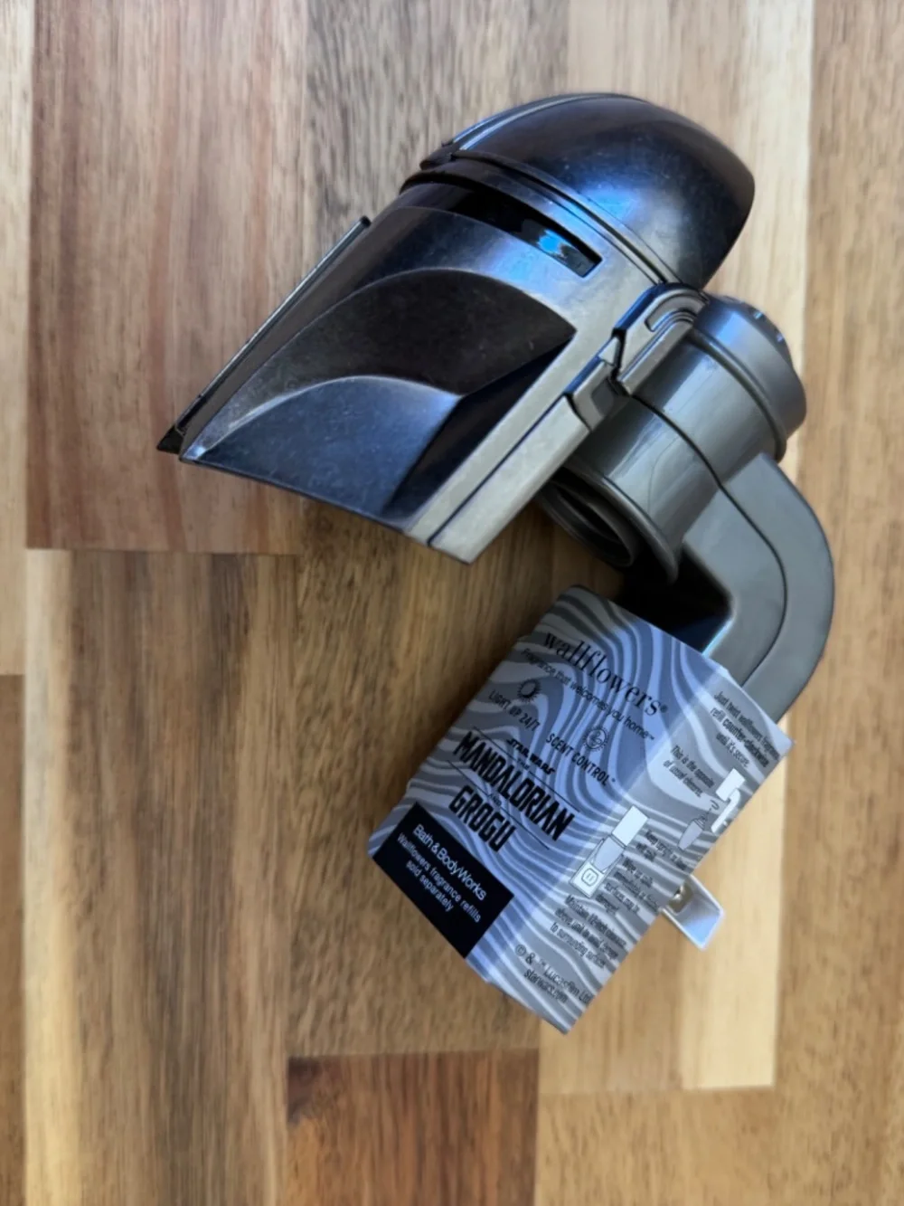 NWOT - The Mandalorian Helmet scent control Nightlight/Fragrance plug